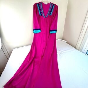 Vintage 1970's Henson Kickernick Pink Nylon Button Front Long Robe